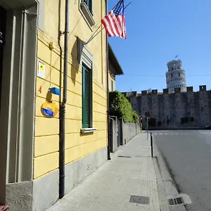 Albergue Tower, Pisa